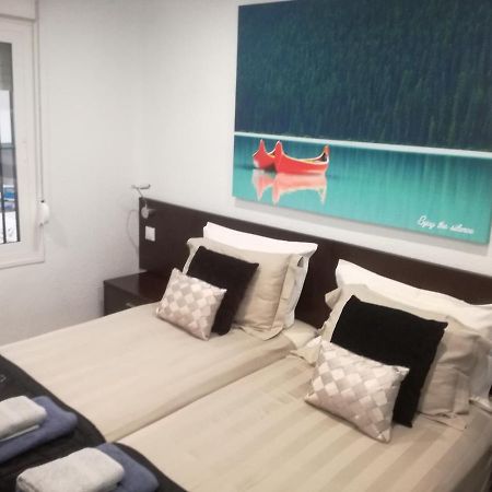 2 Bedroom Newly Renovated Bungalow Close To Bars & Restaurants ロス・アルカサレス エクステリア 写真