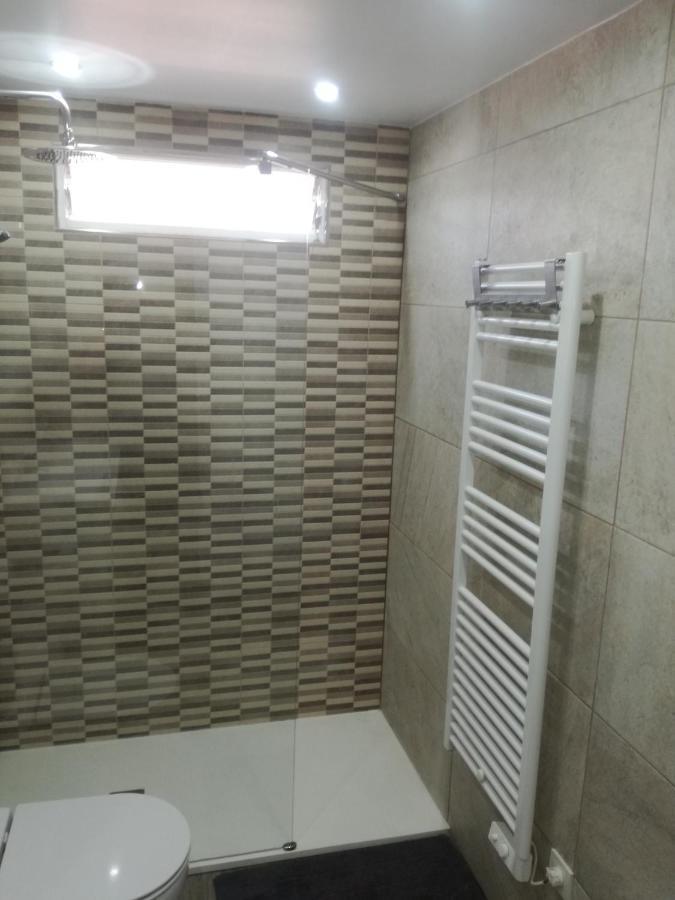 2 Bedroom Newly Renovated Bungalow Close To Bars & Restaurants ロス・アルカサレス エクステリア 写真