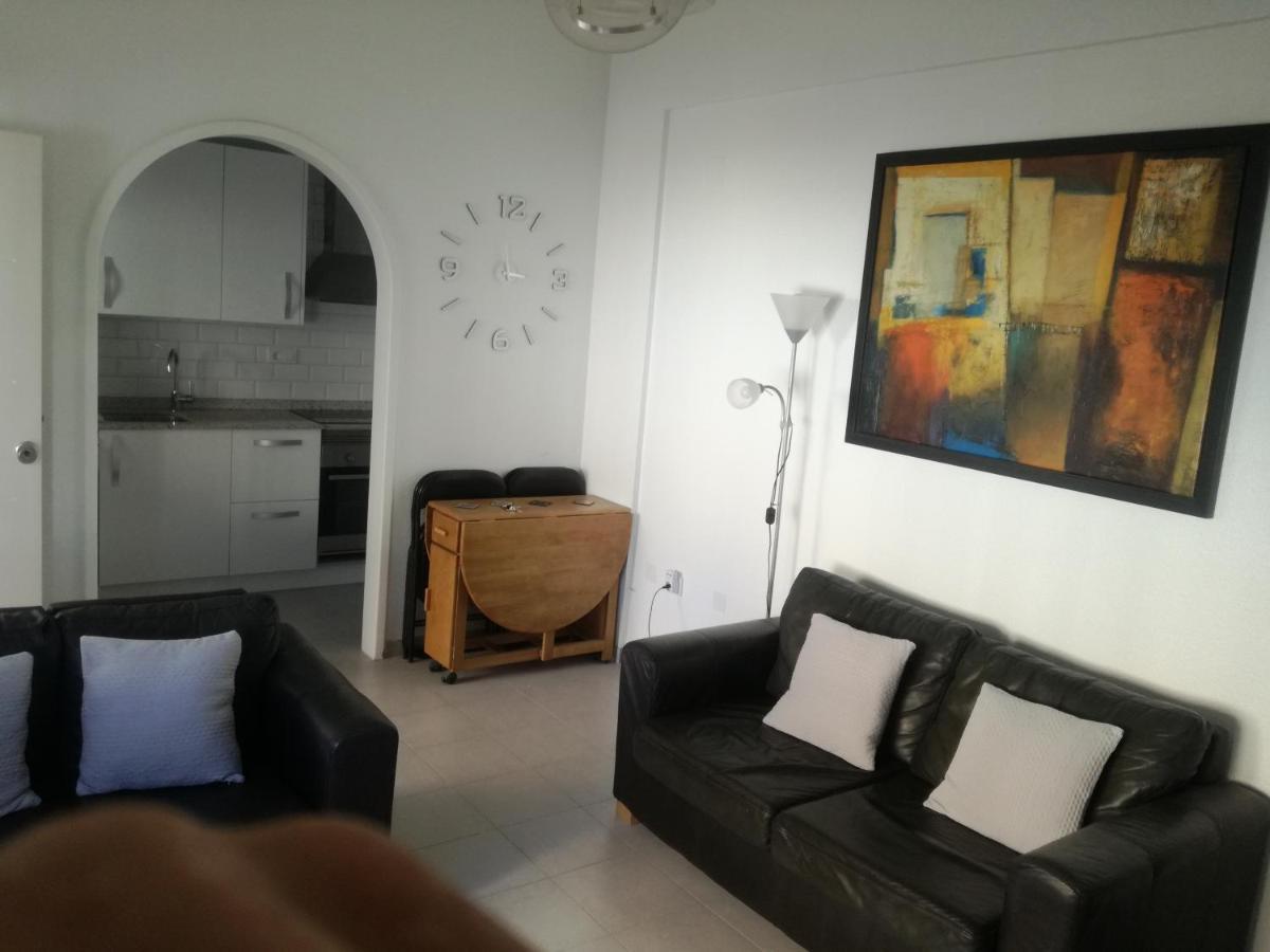 2 Bedroom Newly Renovated Bungalow Close To Bars & Restaurants ロス・アルカサレス エクステリア 写真