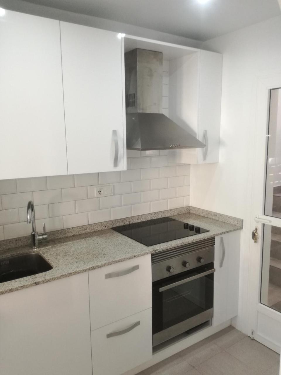 2 Bedroom Newly Renovated Bungalow Close To Bars & Restaurants ロス・アルカサレス エクステリア 写真