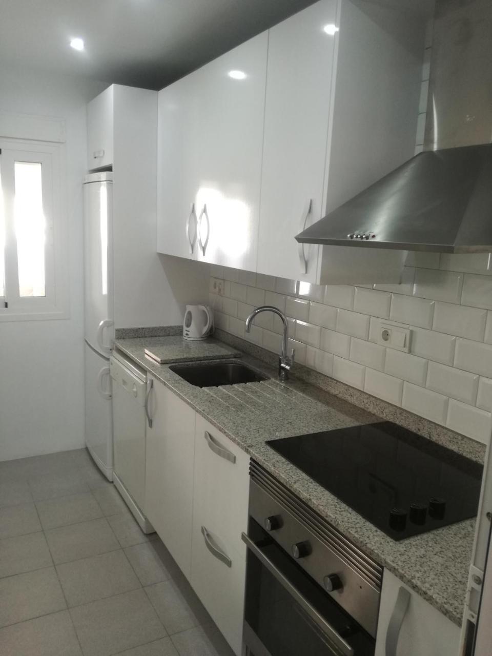 2 Bedroom Newly Renovated Bungalow Close To Bars & Restaurants ロス・アルカサレス エクステリア 写真