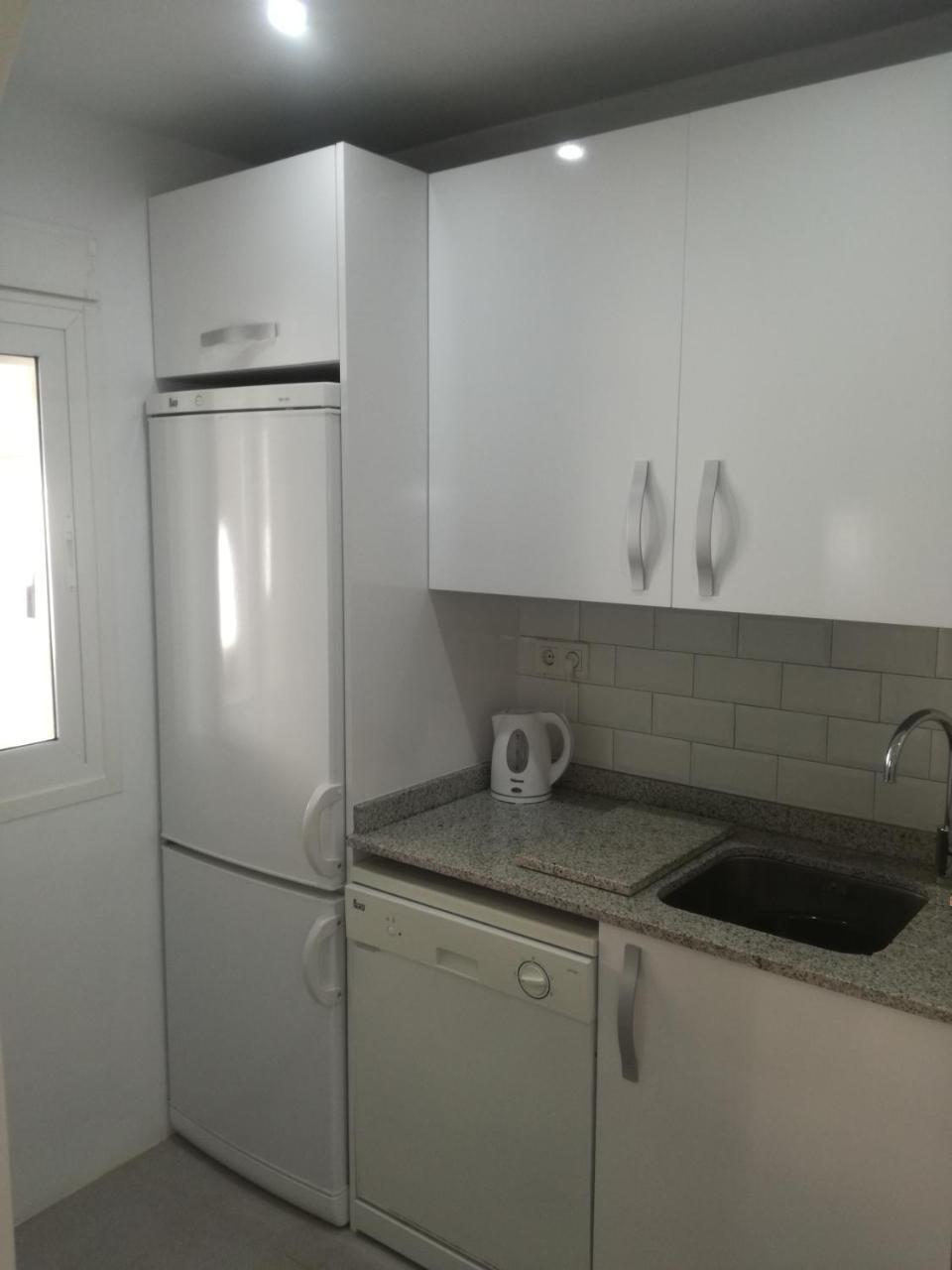 2 Bedroom Newly Renovated Bungalow Close To Bars & Restaurants ロス・アルカサレス エクステリア 写真